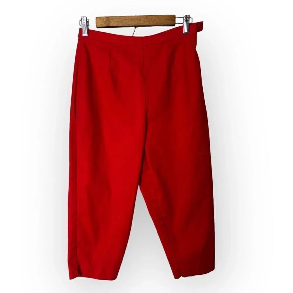 Briggs New York Red Capri Size 8p